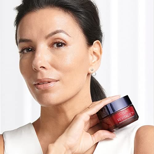 L'Oreal Paris Revitalift Triple Power Anti-Aging Face Moisturizer, Pro Retinol, Hyaluronic Acid & Vitamin C to Reduce Wrinkles, Firm & Brighten Skin, 1.7 Oz 3