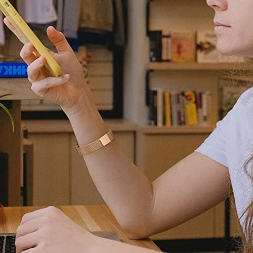 Vanjua for Fitbit Inspire 3 Bands Women Men, Stainless Steel Metal Mesh Loop Adjustable Magnetic Wristband Replacement Straps Compatible with Fitbit Inspire 3 Fitness Tracker (Rose Gold) 5